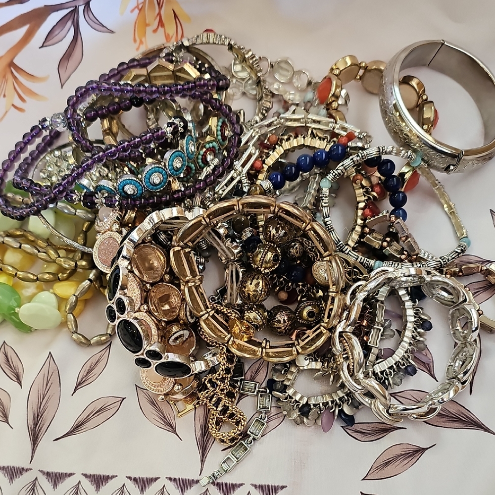 31 Piece Bag Of Bracelets Some Can Be Parted Out To Make New Ones.